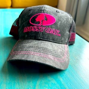 Mossy Oak pink and black trucker hat